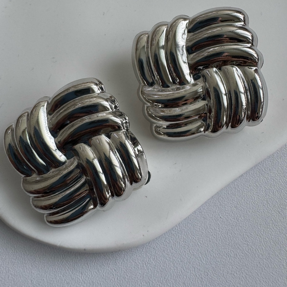 Vintage Silver Line Texture Square Clip On Earrings - Picture 5 of 6
